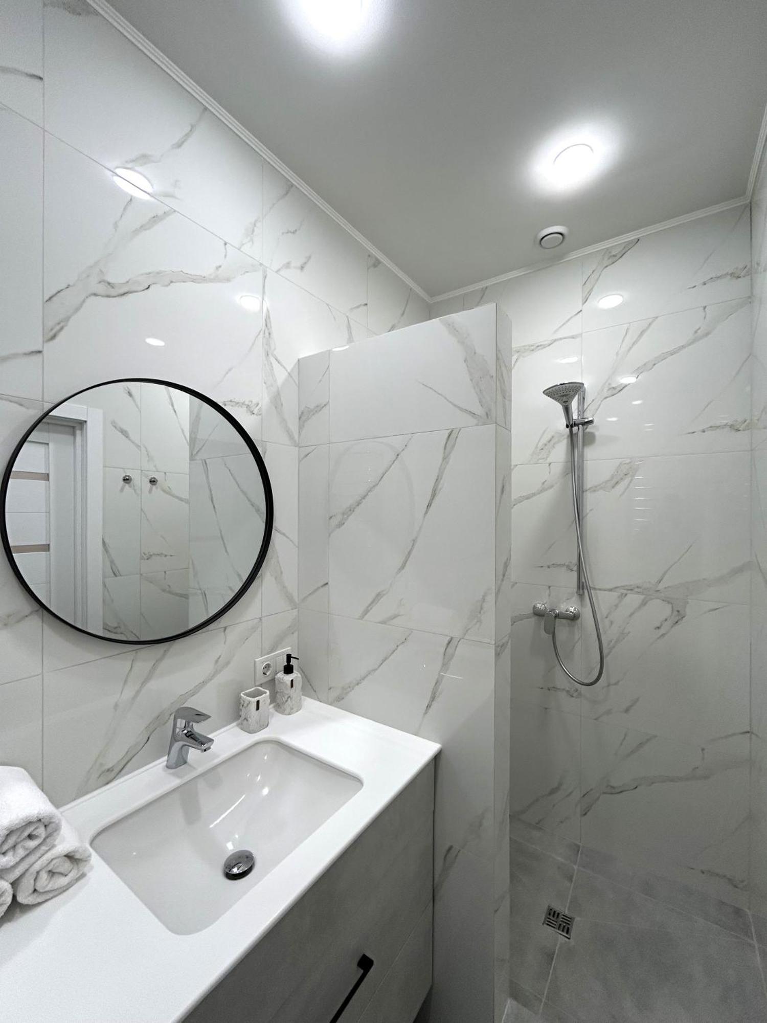 Modern Apartment, 100M To Opera Leopoli Esterno foto